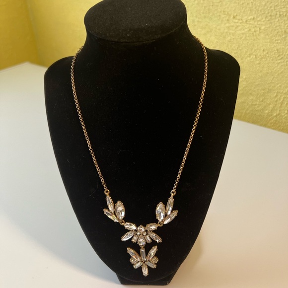 J.Crew Vintage Inspired Statement Necklace. - Picture 3 of 6